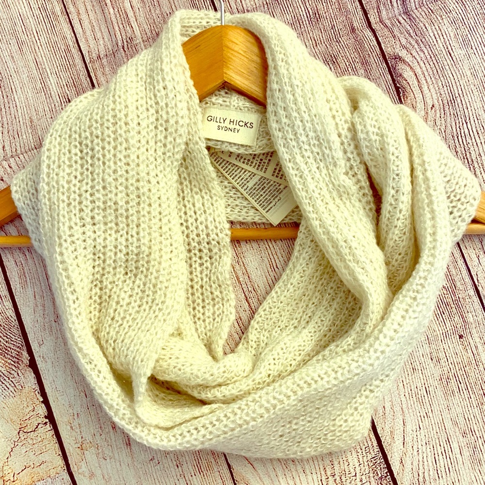 Gilly Hicks scarf